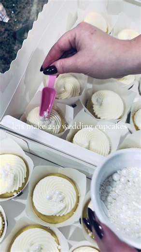 20 Dozen Wedding Cupcakes Preparation