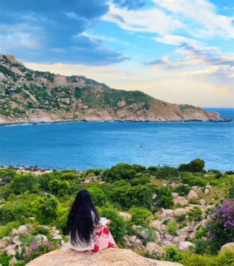 Hy vọng, dù hoài bão có lớn lao đến đâu. Chúng mình vẫn sẽ tìm được cách giữ nhau như một phần không thể thiếu trong hành trình tương lai... #ninhthuan #muidinh #sea #travel