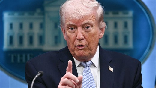 Trump accusé de démence après ses propos apocalyptiques sur l'Iran - RTBF Actus