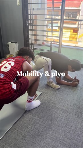 ⬆️ Enhance joint stability: expose and strengthen the tendos and ligaments ⬆️ Develop reactive strength: Train ur muscles to quickly absorb and redirect force. ⬆️ Preperation for higher level of plyos: Build tissue tolerance, coordination and strength Sorry guys if u can’t hear my voice 😂 don’t have money to but a mic 😭#BTworks #athlete #functionaltraining #UAAPMythical5 #mpblplayers
