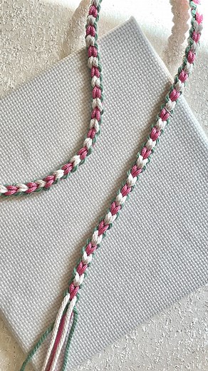 Macrame • Handmade • Tutorial • Fiber Arts on Instagram: "making macrame lanyard by using unknown knot🪢 anyone know the name of this knot?✨ #macrame #macramé #macramewallhanging #macramelove #macramemakers #macrameforbeginner #macramewallhanging #knots #macramelanyard #macramebag #macramestrap #macramebottleholder #macrame #coaster #macramewallhanging #macramecoaster #handmade #diy #macrametutorial #diycrafts #diyprojects #diygifts #giftideas #weddingfavors #macramehathanger #hathangertutorial 