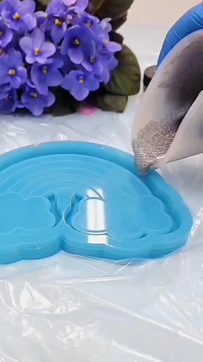 Rainbow Cloud tray 🌈🌤🌈 ⠀⠀ #resintray #epoxyresin #homedecor | Resinista