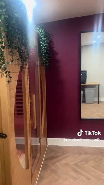 🔥❄️ Private Contrast Therapy Experience ❄️🔥 Book our private contrast therapy room for up to 4 people — perfect for solo resets, friends, or recovery sessions together. Prices vary depending on group size. Your session includes: ✨ Infrared sauna 🧊 Ice bath 🚿 Private shower 💧 Towels & water included Relax, recover, and reset in total privacy. #ContrastTherapy #ColdPlunge #InfraredSauna #WellnessExperience #resetwellnessstudio