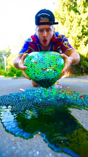 David Beck on Instagram: "💚 OF ENVY ASMR! 😒 . . . . . . . . . .#satisfying #satisfy #trending #trend #viral #asmr #asmrvideo #asmrsounds #asmreating #relaxing #relax #fun #balloons #balloon #pnw #pnwonderland #creative #tiktok #create"