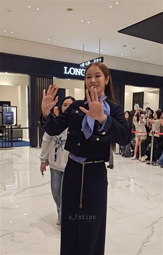 if i were namtan i’d do it just to make those insufferable people even more mad like wdym she can’t even be affectionate with other people mind you her friends bc it makes a bunch of strangers upset….