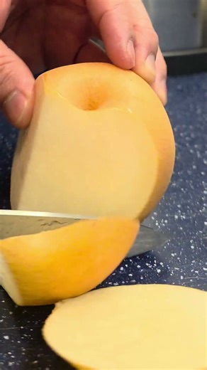 #shorts slicing a juicy pear ASMR