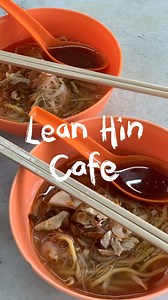 A humble local coffee shop selling nice Hokkien Mee While exploring “Tua Lor Au” (Perak Road), I found this small local coffee shop around the neighbourhood, just right beside SJK (C) Moh Ghee. There’s only four different stalls that are serving in Lean Hin Cafe; Koay Teow Th’ng, Economy Rice, Hokkien Mee & Curry Mee. Decided to try this Hokkien Mee, and I think it is definitely worth it. Can’t describe much as it is a simple bowl of Hokkien Mee, but the soul of the dish, the soup, is nice. Love