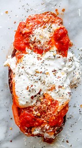 Introducing Make It Mini, a new series that reimagines trending recipes using Le Creuset Mini Cocottes. First up: A twist on Hailey Bieber's pizza toast, with roasted garlic and a tomato-burrata spread. Here's how to make it. Mini Cocottes in Olive: https://bit.ly/3MDDM3b Signature Skillet in Marseille: https://bit.ly/3ECRG29 Servings: 2 toasts Ingredients: 2 slices of sourdough bread (store-bought or homemade using our Bread Oven) 1.5 cups of tomato sauce (homemade or store-bought) 1 ball of fr