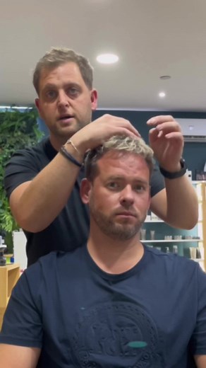 Corte degradado con flequillo hacia adelante: Tutorial de peluquería masculina en Madrid