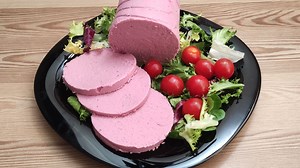 6.8K views · 345 reactions | PARIZER DE PUI FACUT IN CASA, FARA CONSERVANTI SI ADITIVI. Reteta este foarte usoara si sanatoasa. Incercati-o si voi. Parizerul este gustos si asa stim ce mancam. Aici puteti vedea ingredientele: https://jennyrecetasfaciles.com/parizer-de-casa-din-carne-de-pui/ | In bucatarie cu Jenny | Facebook