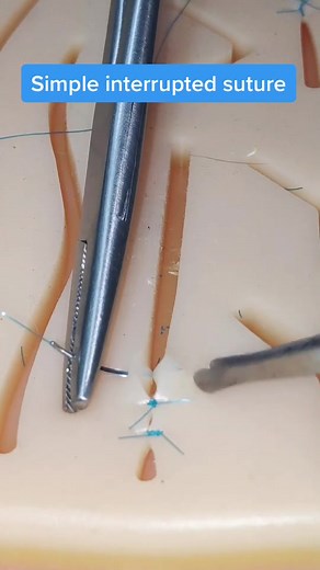Practicing my simple interrupted suture #fyp #tiktokph #learnontiktok #greysanatomy #medicine #medstudent #doctor
