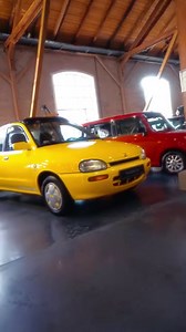 ¿Conocías la edición "Goldy" del Mazda 121 de 1991? Este clásico dedicado a las gominolas Haribo Goldbear, se encuentra en el Museo Frey de Coches Clásicos Mazda en Augsburgo. ¿Alguien más tiene ganas de visitarlo? #Mazda #Mazdaharibo #Freymuseum @Mazdaclassic | Mazda España