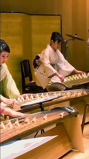 Bass Japanese harp - 17-strings koto (jushichi-gen) played up close and in ensemble