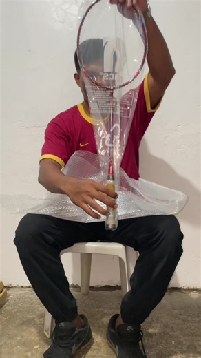 Kung badminton player ko or mahilig kayo maglaro ng badminton para sa inyo itong video na ito. Murang mura lang na racket #racket #badminton #foryou #viralvideo #tiktok