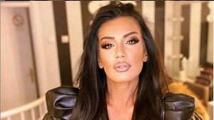 Dušica pokazala gole grudi 🔥