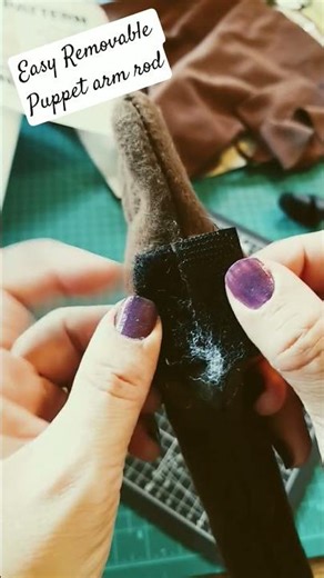 Easy removable puppet arm rods