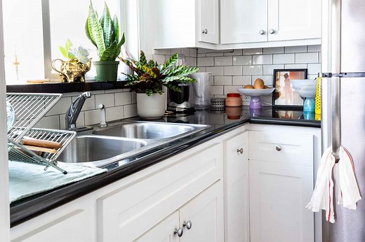 Why You Should Use a Toilet Paper Holder in Your Kitchen (It’s So Cute!)