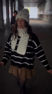 8.4K views · 4.4K reactions | Ou alors ni l’un ni l’autre 藍 #80s #cover #france #selfcontrol #rue | Maureen De Rueda | Facebook