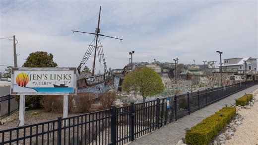 Barnegat Light miniature golf course for sale, could become homes