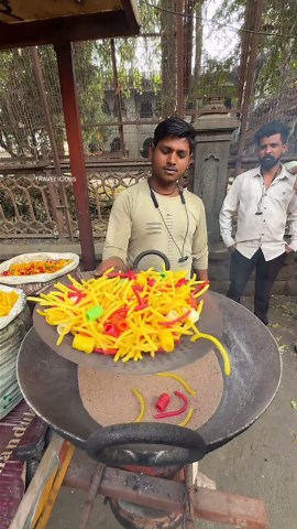 No Oil, Only SAND! 😲 Unbelievable Way to Fry Snacks 📍Location Kolhapur in India 💰Price INR 20 #snack #cookies #cooking #viral