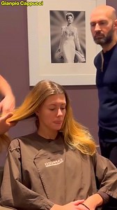 No More Regrowth with Tone-on-Tone Hair Color – The Secret to Timeless Style | Milano fter 6 months, our sail-effect color almost eliminates regrowth. If you use tone-on-tone colors, you won’t get noticeable growth. Agnes Loeser does highlights twice a year, perfect for her age and without over-reliance. Visit Cappucci Hair Milano for your color transformation. #hairshort #shorthair #hairfashion #haireducation #hairtutorial #hairtransformation #hairgoals #hairbrained #milanohair #blond #hairlove