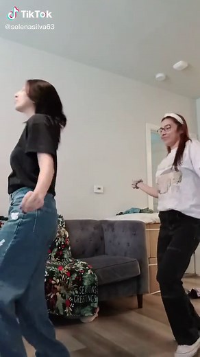 when your sister stays over so you make her do a tik tok w/ you 🤭😅🤪 #sistersister #doubletrouble #fyp #followme