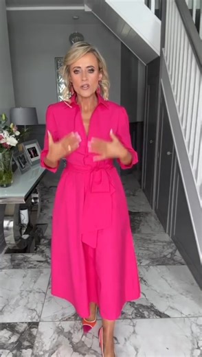 ✨ Introducing the Kate & Pippa Victoria Dress ✨ Elegance meets comfort in this effortlessly chic piece! 💃 🌿 Key Features: ✔ Voluminous full skirt with pockets – stylish & practical! ✔ Flattering V-neckline with a chic collar for a touch of sophistication. ✔ Long cuffed sleeves with a relaxed fit for all-day comfort. ✔ Thick belted waist to accentuate your silhouette beautifully. ✔ Lightweight 100% cotton – breathable, flowy & perfect for any occasion. Pair it with gold earrings & strappy heels