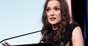People Were Perplexed by a Golden Globes Shampoo Commercial Starring Winona Ryder