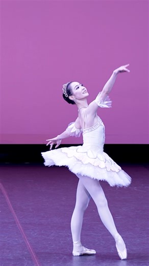 Dance of Blue | ダンス•オブ•ブルー on Instagram: "* “7 Dancing Crackers”より 『くるみ割り人形』 池田理沙子 ［新国立劇場バレエ団］ @risako0818 浅田良和 ［東京シティバレエ団］ #浅田良和 ————— #バレエ #danceofblue #ダンブル #バレエ公演 #浜松 #静岡 #オンライン公演 #くるみ割り人形"