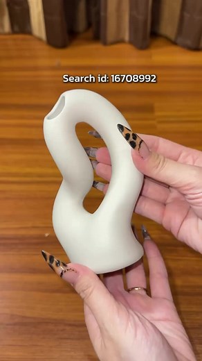 Who needs a cat tree when you've got a sky-high stack of SHEIN boxes?? 📦🐈😆 Drop your fave home finds from @mmynster in the comments 👇 #SHEINhome #SHEINappliances #saveinstyle #homedecor #homestyle #asmr