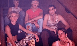 Parcels revient en mode paillettes disco avec un album live au Palace