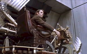 小伙发明时间机器，穿越到2030年，见到的第一件高科技是共享单车