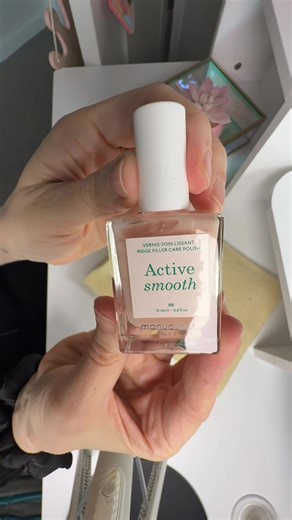 Clean girl crunchy girl manicure that looks glowy and natural! #manicure #nontoxicbeauty