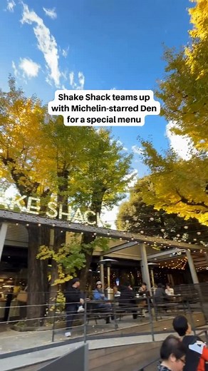Tokyo’s dedication to food is legendary, reflected in its countless Michelin-starred restaurants – but scoring a table can be tough, and the price tags are often eye-wateringly high. So you’ll be glad to know that you can soon enjoy a taste of Tokyo’s two-Michelin-starred Japanese restaurant Den at… Shack Shack. The world-famous New York burger joint is teaming up with Den’s chef Zaiyu Hasegawa for a commemorative menu to celebrate Shake Shack’s tenth year in Japan. Chef Hasegawa has created a f