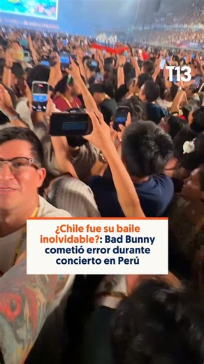 Teletrece on Instagram: "🔸Bad Bunny sigue visitando Sudamérica con su gira "Debí Tirar Más Fotos". Esta vez el conejo malo se presentó en Perú, donde sufrió un inesperado percance. Ante más de 43 mil personas, el puertorriqueño realizó el primer concierto en el país vecino. Fue entonces, durante su traslado desde el escenario principal hasta el sector conocido como "La Casita", el cantante se dirigió al público. Ante la euforia de sus fanáticos peruanos, el cantante saludó a "Chile" en lugar de