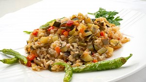La receta vegetariana de Arguiñano: arroz con verduras y guindillas, "con ingredientes naturales y auténticos"