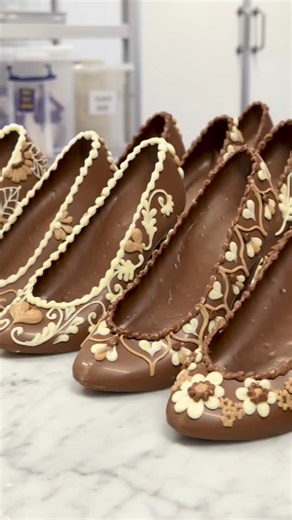 Did you know that our expert chocolatiers make chocolate at Cadbury World that you can buy in our shop? ⬇️ 📍Cadbury World Shop (subject to availability) | Cadbury World