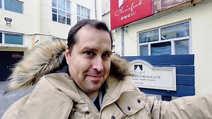 In this episode of "My Life in China", Jason Smith, host of The Bridge to China podcast, tours Qiulin (秋林) Bakery Factory in Harbin, northeast China's Heilongjiang Province. He learns about the story behind some of the historical bakeries here. #2025ChinaAgenda #ChinaVibes #mylifeinchina | CGTN