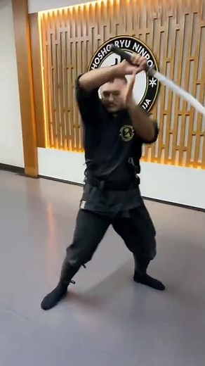 Treinamento Ninja com espada. Aprenda os melhores cortes.