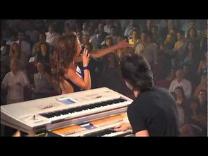 Yanni - Niki Nana Live Voices in Acapulco2009