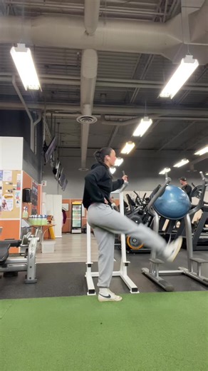 liv (@livkalashnikoff)’s video of Tom Platz Leg Day