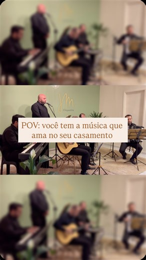JM Orquestra - Música para Casamentos on Instagram: "A versão JM de Farol das Estrelas começa e, antes mesmo de entender a letra, você sente. O piano digital sustenta a emoção com profundidade. A voz masculina entra com presença e verdade. A sanfona aquece o ambiente com um toque rústico e romântico. O violão aproxima. A bateria eletrônica organiza o tempo com leveza. Não é apenas uma escolha musical. É a trilha da sua entrada. É o olhar do noivo ao perceber que aquele momento é real. É o silênc
