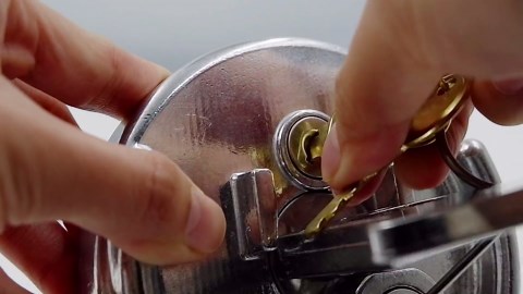 Locking Fuel Cap (2PCS),4In Lever Style Aluminum Locking Diesel Fuel Cap,Compatible with 1972-2017 Peterbilt 330 to 587 Semi Trucks,Replaces# 1104859200 600212