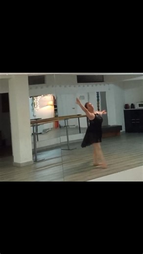 Tombe Pas de Bourre!!! Precioso paso de Ballet 並!! #clasesdeballet #pasosballet #arte #ejerciciosballet #tombe | Gabriela Paola Goodwyn | Facebook