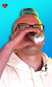 Gesundheitskiller Energydrinks?⁉ 5 Dosen täglich braucht Felix, um seinen Job als Pfleger zu überstehen. Aber zu viel Koffein, Taurin und Co. kann gefährliche Nebenwirkungen haben - vor allem in Kombi mit Sport oder Alkohol. ⚠ | reporter