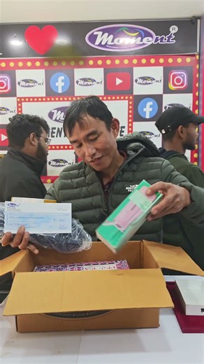 Biggest Christmas Offer 🎄 at Moment Enterprise. Best iPhone Store in India