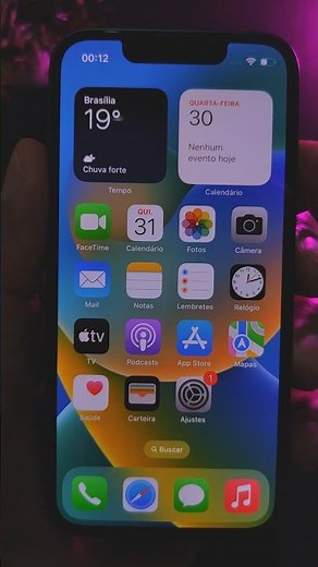 iPhone 13 Mini COM TELA OLED DE 5.4" É PRATICAMENTE O iPhone 14 COM TAMANHO REDUZIDO! #shorts