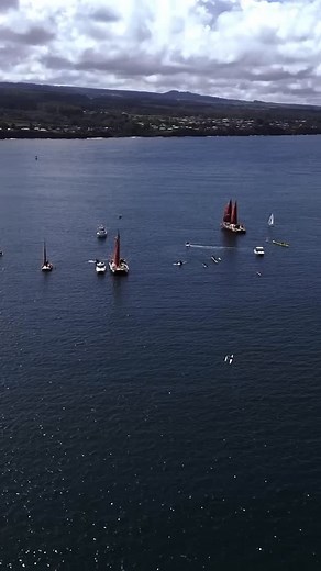 Mahalo Hilo for a most powerful and emotional welcome for Hōkūle’a, Hikianalia and crew. As the canoes sailed into Hilo Bay, the sounds of dozens of pū (conch shells) and the rhythmic beating of pahu (drums) filled the air, signaling the arrival of the beloved waʻa. The canoes approached the Grand Naniloa Hotel, with the calls of pū and chants rising to meet them. Once docked, chanters boarded each canoe to offer mele moʻokūʻauhau (chants of genealogy) honoring Hōkūleʻa and Hikianalia. Crew memb