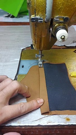 Proses pemasangan bibir saku pada tutup saku celana pria 😊 #tutorialmenjahit #swing #celana #fblifestyle | Martimun