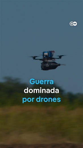 121K views · 1.5K reactions | Por qué los drones son el arma más letal en el frente de Ucrania Estos sistemas no tripulados han transformado la naturaleza de la guerra en Ucrania. DW conversó con dos expertos en temas bélicos sobre cómo estos dispositivos —incluidos los FPV, relativamente baratos y disponibles en Internet— se han convertido en las armas más mortíferas en las líneas del frente, y sobre el impacto que tienen en la moral de los soldados. | DW Español | Facebook